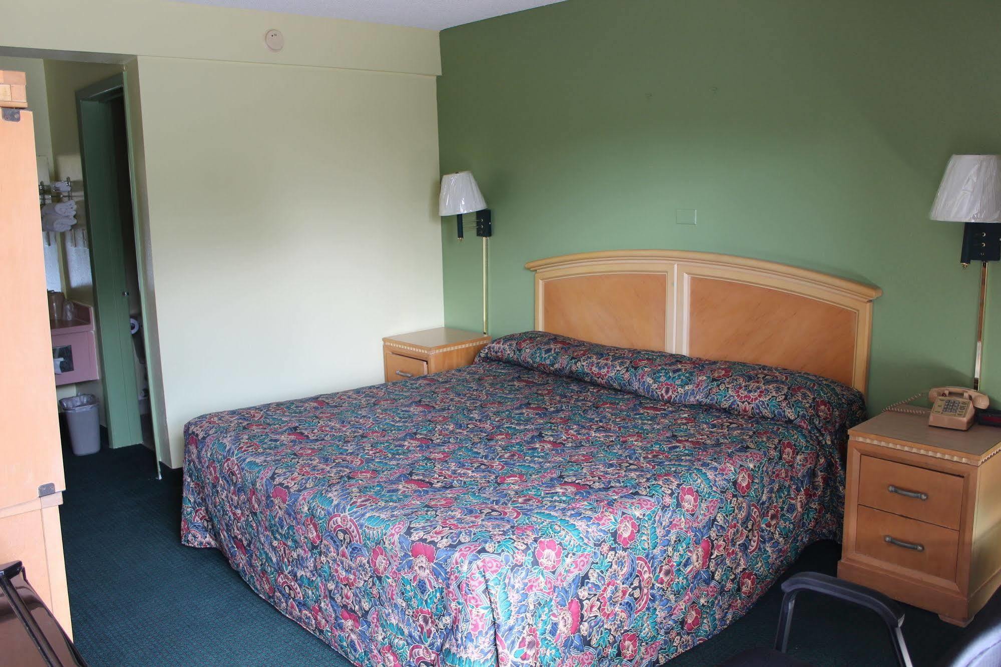 Travelers Inn Gainesville Bagian luar foto