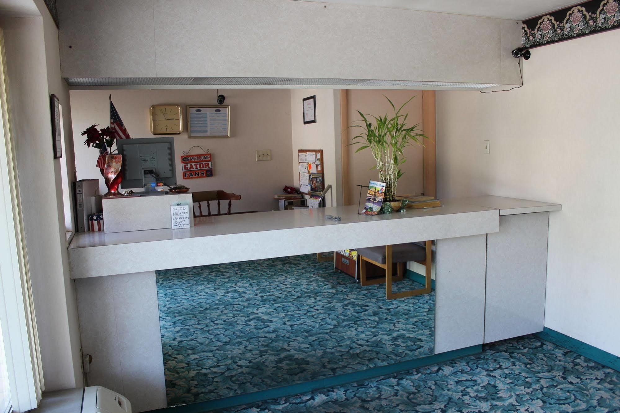 Travelers Inn Gainesville Bagian luar foto