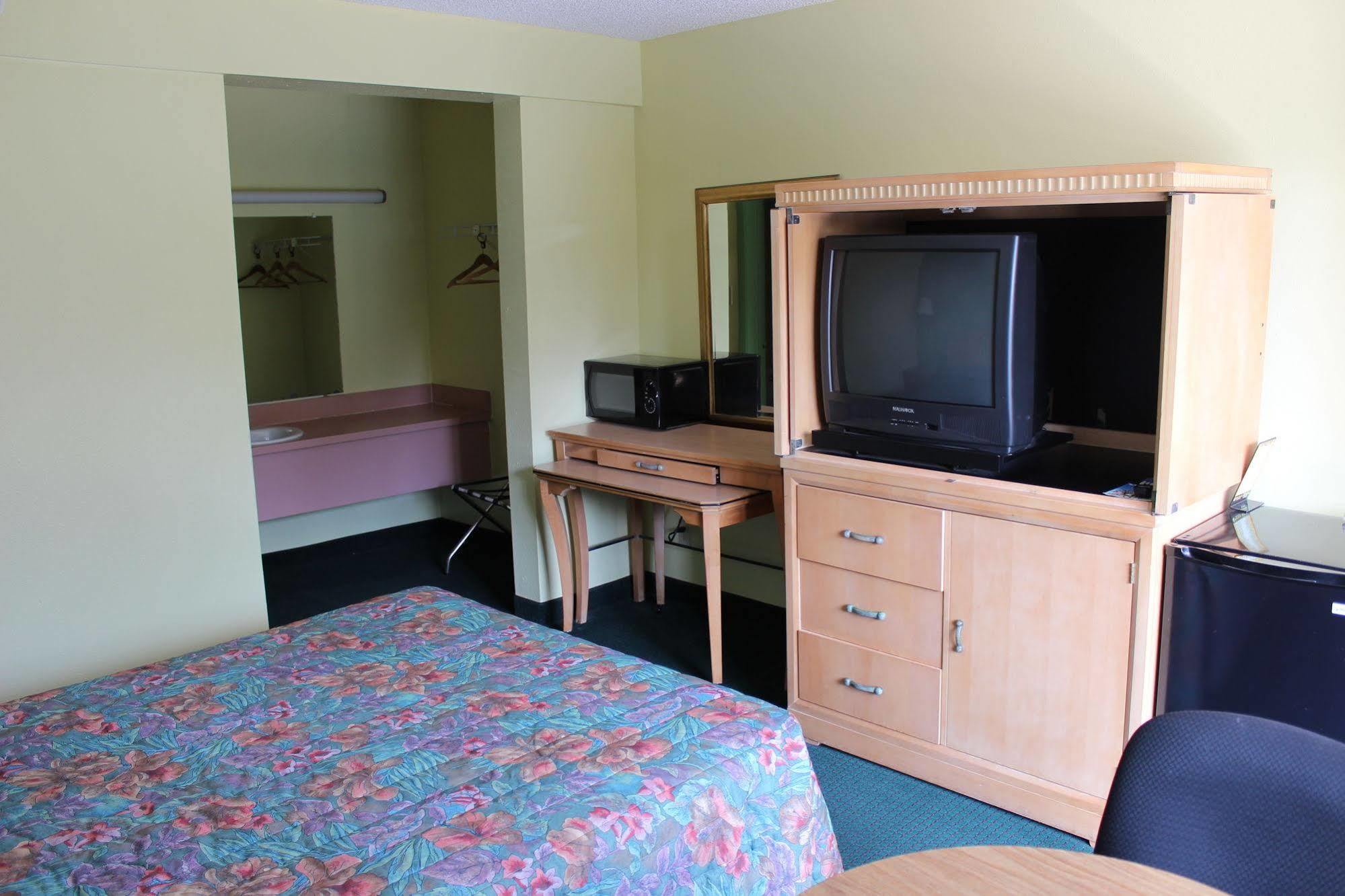 Travelers Inn Gainesville Bagian luar foto