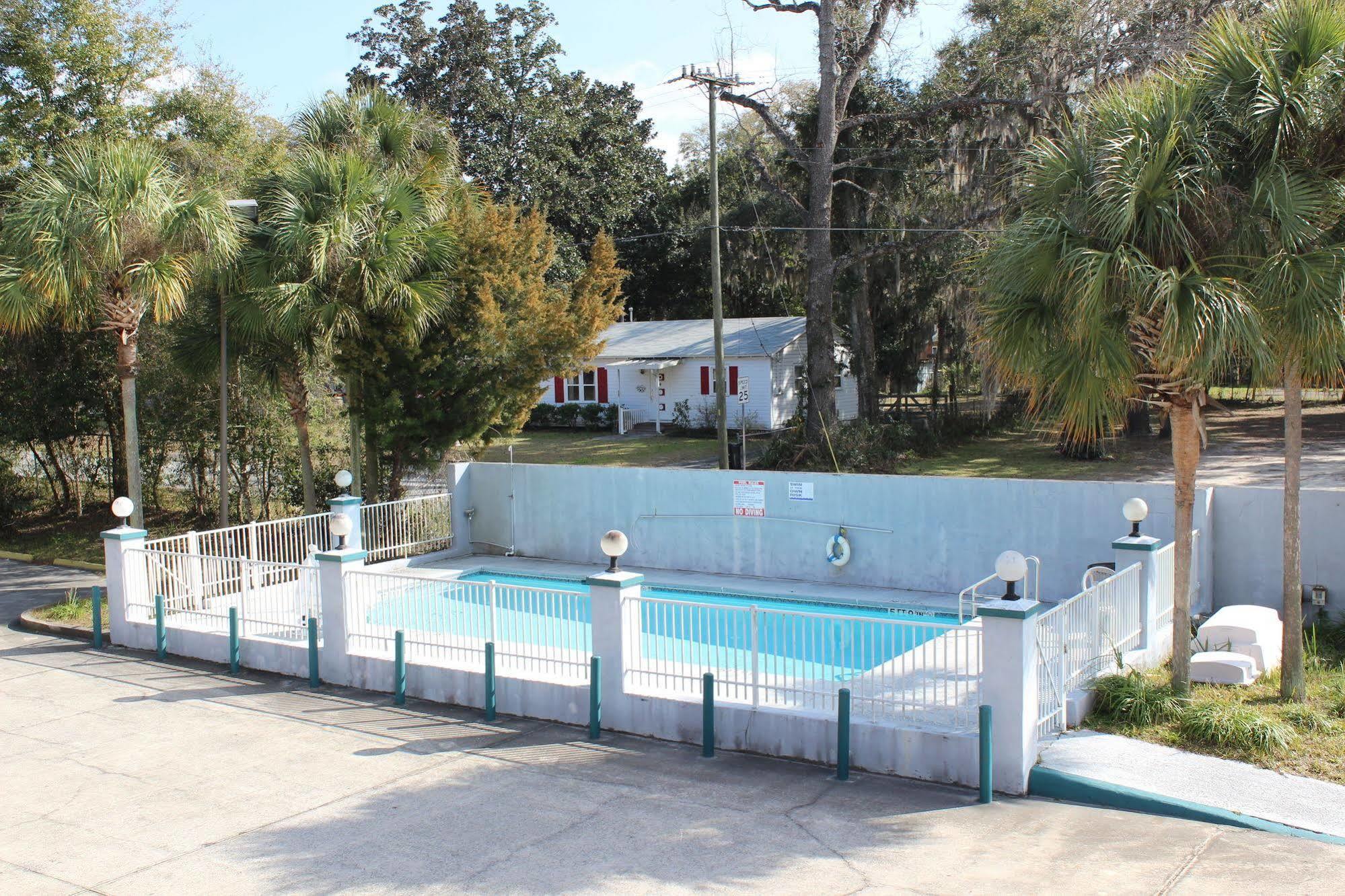 Travelers Inn Gainesville Bagian luar foto